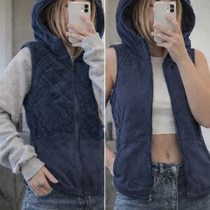 The North Face Women's Reversible Vest Hooded Quilted Navy Blue - Size XS